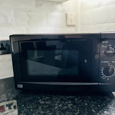 Beautiful And Homely 3 Bed House With Free Parking So Close To Man And Centre דירה מנצ'סטר