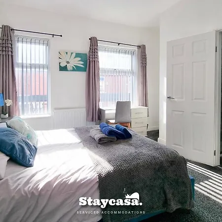Bright 4 Bedroom House With Free Parking *