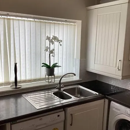 Modern 2 Bed, 2 Bath Near Etihad Stadium And Coop Live