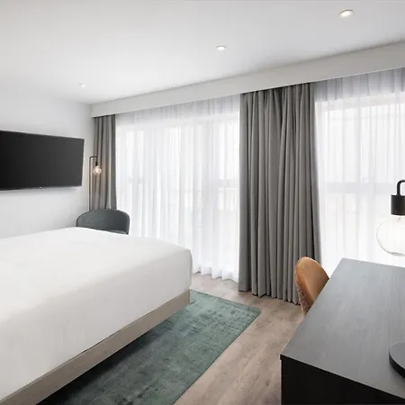 By Marriott Piccadilly Hotell 4*