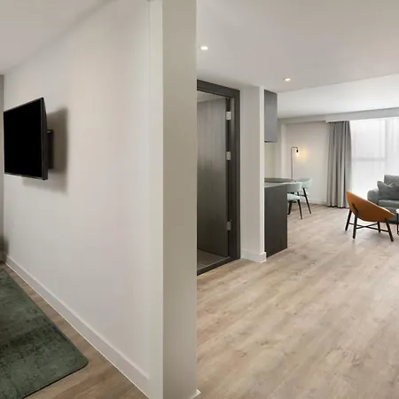 By Marriott Piccadilly מנצ'סטר