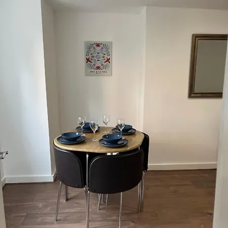 The Crescent, Flat 1 - Stockport, *