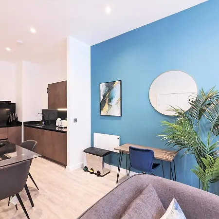 Апартаменты Charles Hope *