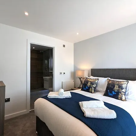 Апартаменты Charles Hope *