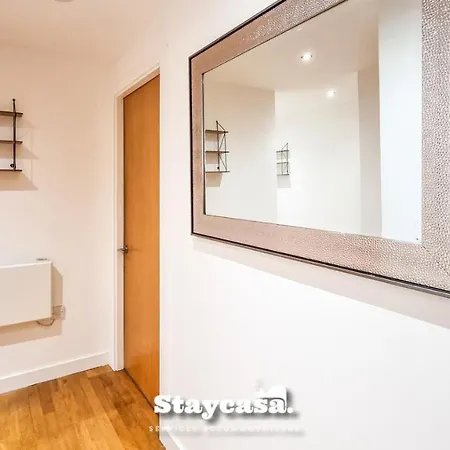 Bright Apt With Balcony & Secure Parking Apart Otel Manchester