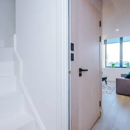 Sky Gardens - Stylish Duplex