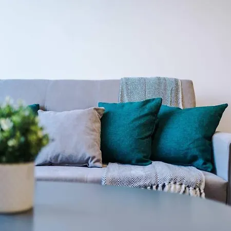 Sky Gardens - Stylish Duplex Apartment