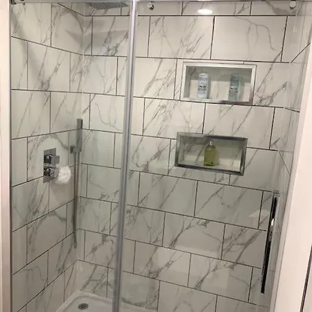 Private Entrance 1 Bed Salford - Perfect Location For Concerts, Rhs Gardens, Centre And Salford Quays Manchester