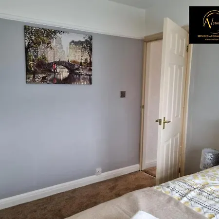 Large House By Av Stays Short Lets * Manchester