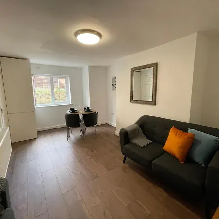 Apartamento The Crescent, Flat 1 - Stockport, *