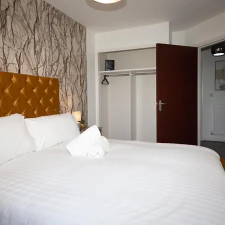 Pass The Keys Stylish 2 Bed Ground Floor Flat In Gated Community مانشستر