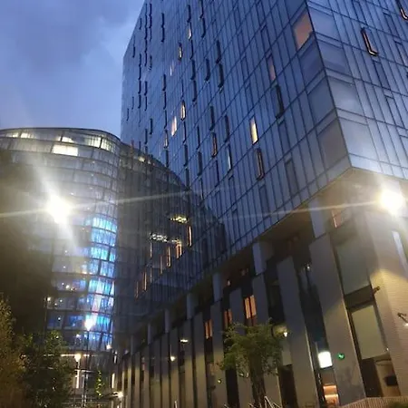 Outstanding, Ultra-sleek Flat Manchester