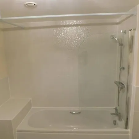 Сasa de vacaciones Amila House Manchester, Modern, Spacious, Sleeps 9 With Parking