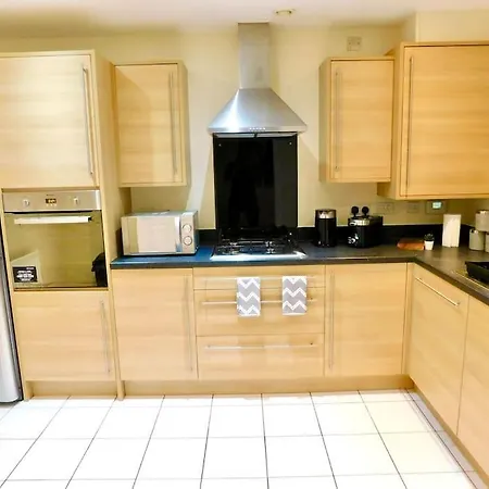 Сasa de vacaciones Amila House Manchester, Modern, Spacious, Sleeps 9 With Parking Mánchester