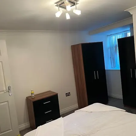 2 Bed In Apartment *