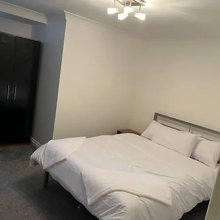 2 Bed In Apartment *