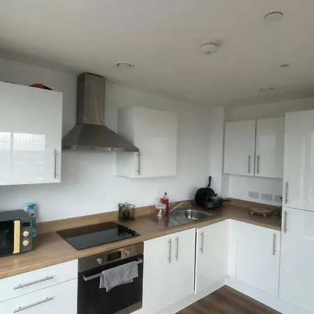 Luxury 2 Bedroom En-suite Balcony Views Apartman