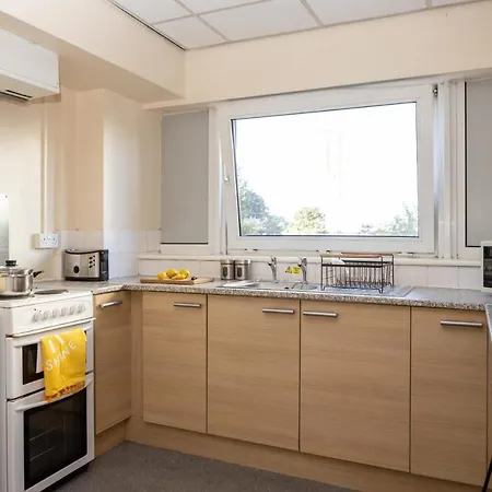 Affordable 3bed In Salford Free Parking