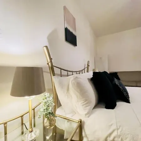 Beautiful Open Plan Living! Apartman