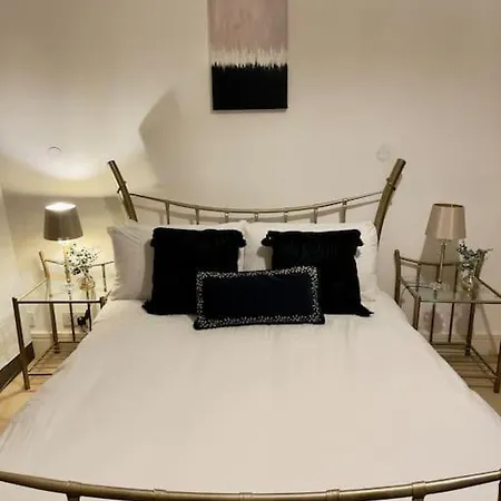 Beautiful Open Plan Living! Apartman