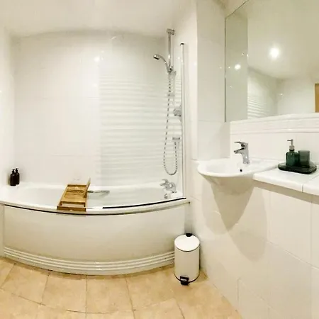 Beautiful Open Plan Living! Apartman