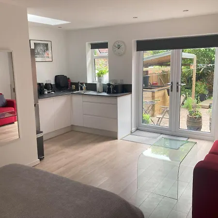 Daire Beautiful Detached Private Annex In Great Location