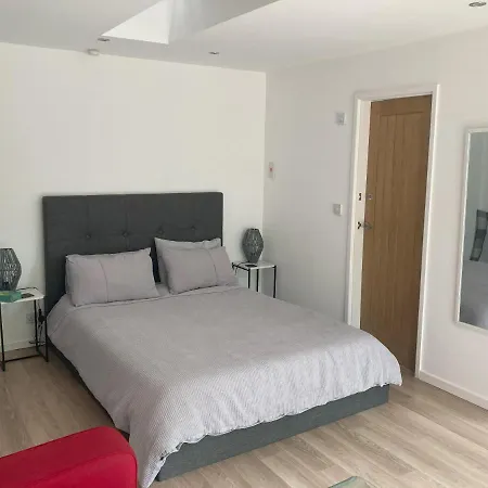 Beautiful Detached Private Annex In Great Location Manchester