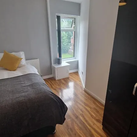 Fantastic 4bd Higher Crumpsall Appartement