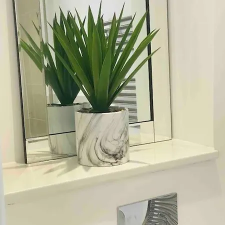 Luxurious Modern New Built 4 Bedrooms 公寓