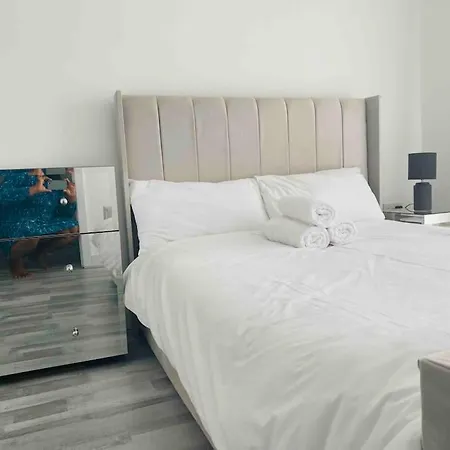 Luxurious Modern New Built 4 Bedrooms Manchester