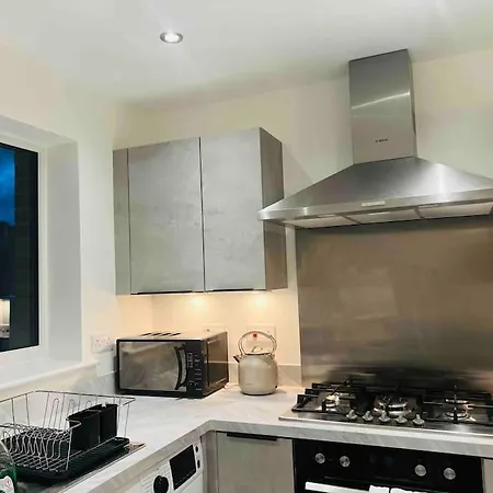 Luxurious Modern New Built 4 Bedrooms Apartament Manchester