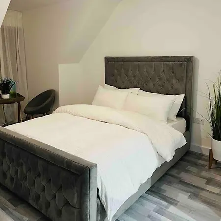 Luxurious Modern New Built 4 Bedrooms 曼彻斯特