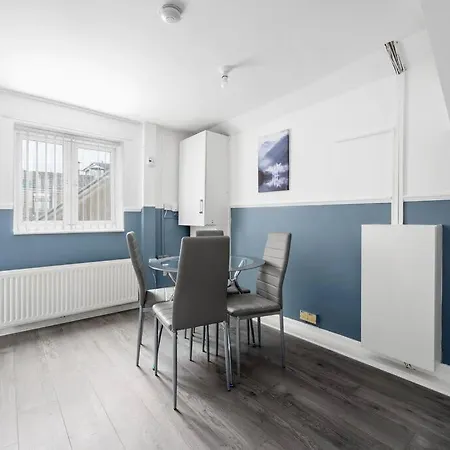 Private Retreat For 3 Near Arndale Centre * Manchester