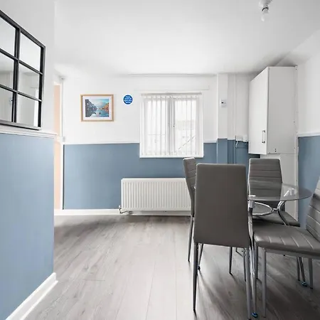 Private Retreat For 3 Near Arndale Centre مانشستر