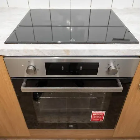 Private Retreat For 3 Near Arndale Centre شقة *