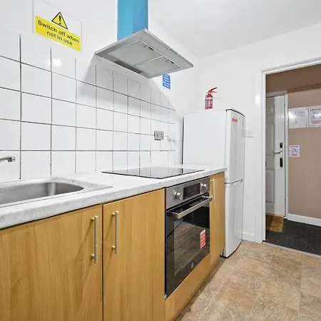 Private Retreat For 3 Near Arndale Centre مانشستر