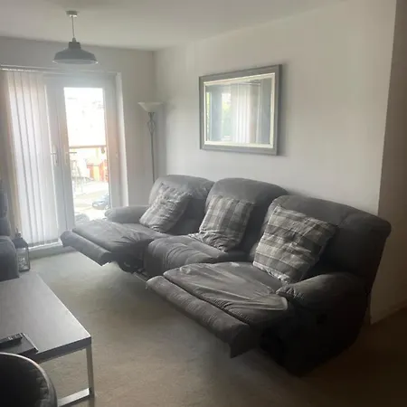2 Bed Flat - Sleeps 4 - Parking - Wifi Appartement