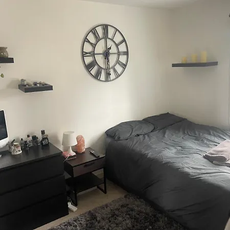 2 Bed Flat - Sleeps 4 - Parking - Wifi Manchester