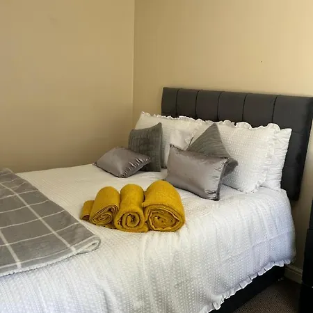 Szálloda Lovely 3 Bed Short Manchester