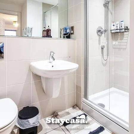Bright Apt With Balcony & Secure Parking
