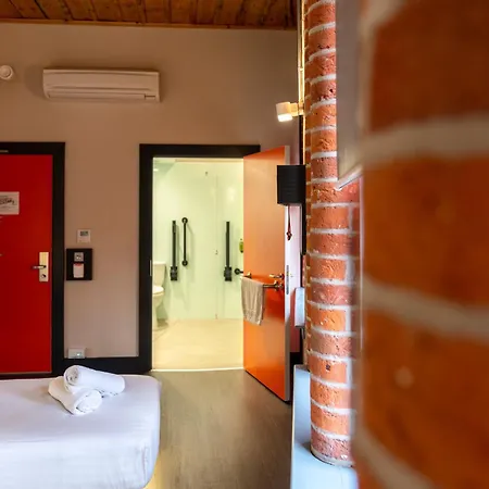 מלון Easyhotel