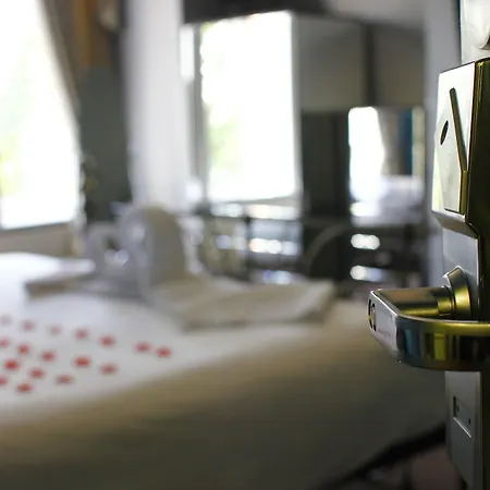 The Victoria Manchester By Compass Hospitality Hotel 3*