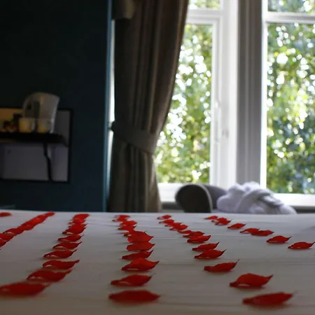 Hotel The Victoria Manchester By Compass Hospitality 3*