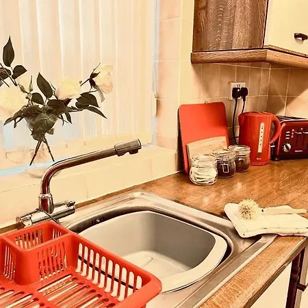 Spacious 3 Bedroom House - Sleeps 5 * Μάντσεστερ