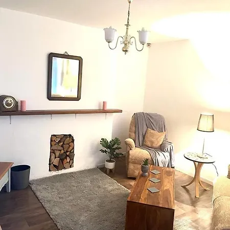 Spacious 3 Bedroom House - Sleeps 5