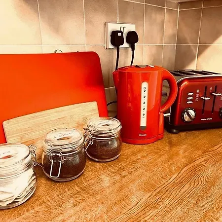 Spacious 3 Bedroom House - Sleeps 5