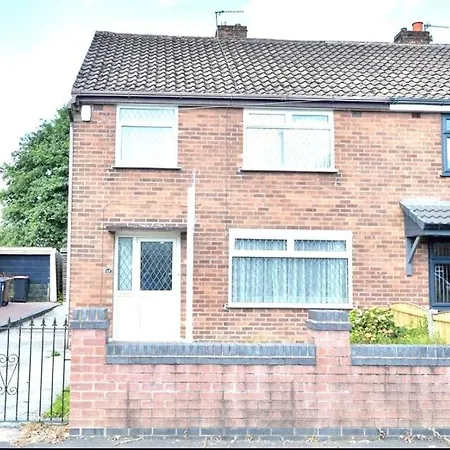 Spacious 3 Bedroom House - Sleeps 5