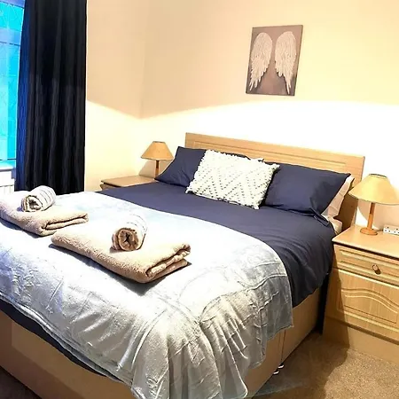 Spacious 3 Bedroom House - Sleeps 5 * Μάντσεστερ