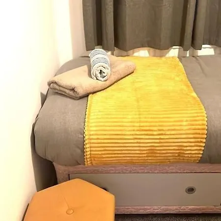 Spacious 3 Bedroom House - Sleeps 5 *