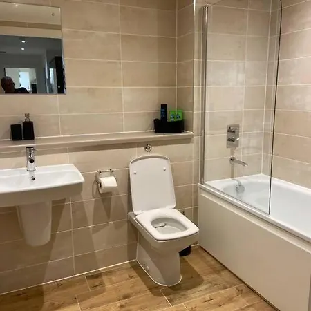 Apartment Stunning 2bd / Canal Views & Proximity To Man Utd